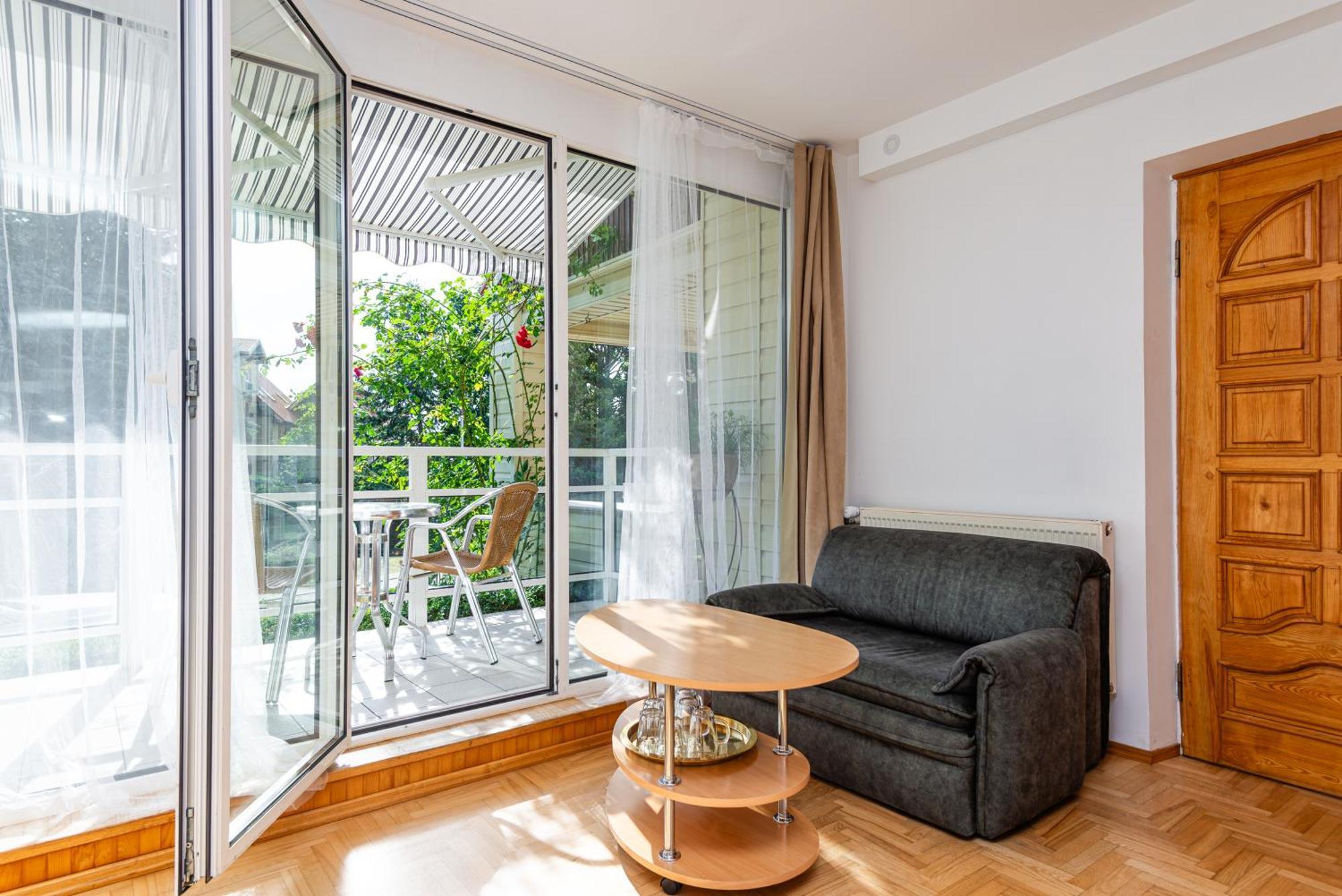 Pas Juste Apartment Nida Luaran gambar